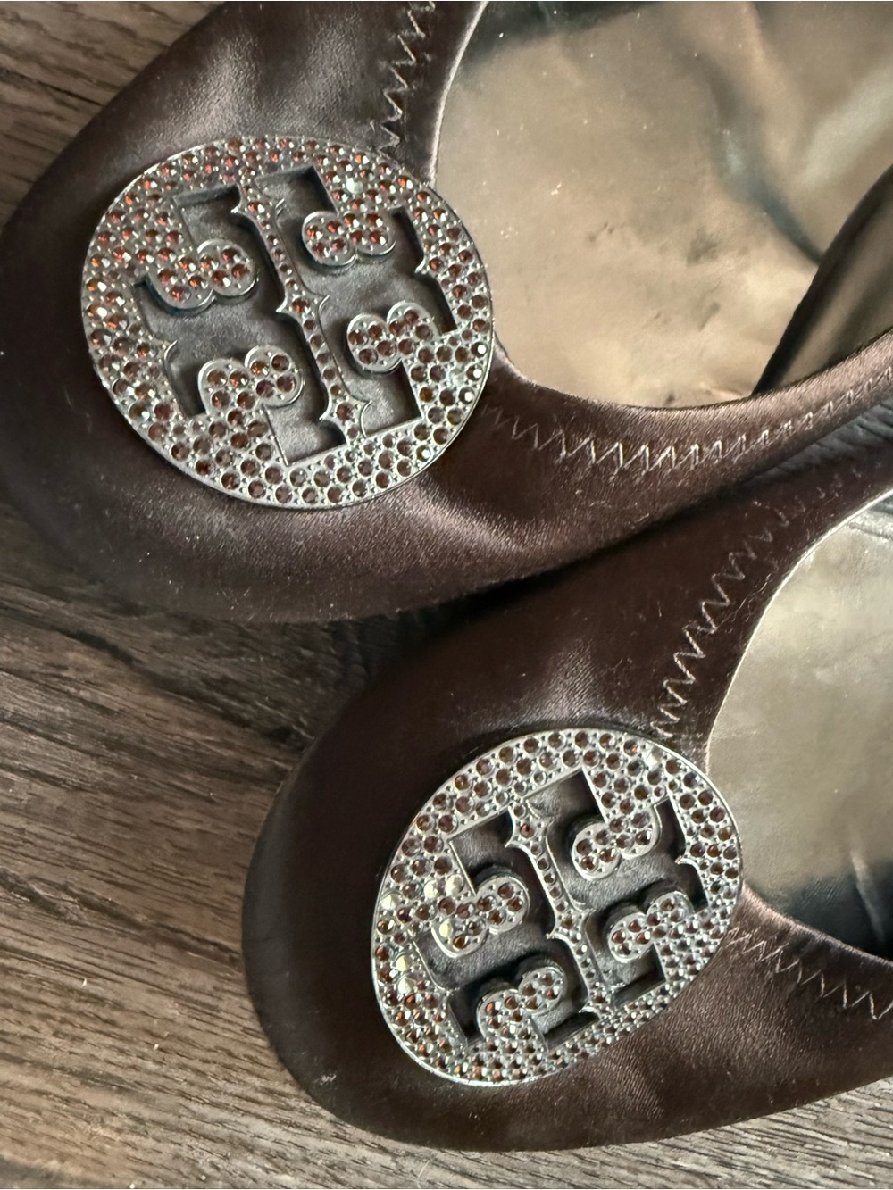 RARE Tory Burch Brown Leather Ballet Flats with Crystal Logo - Picture 2 of 5
